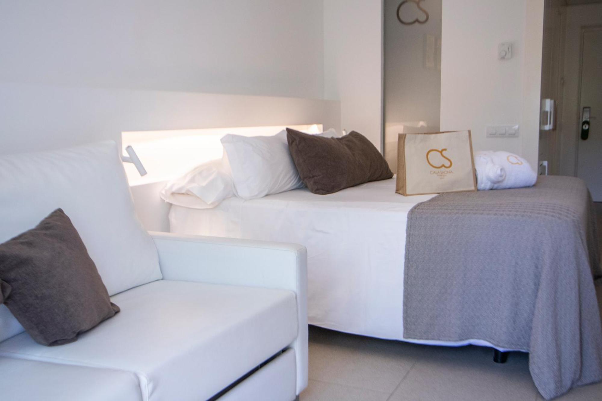 Hotel Cala Saona & Spa Exteriör bild